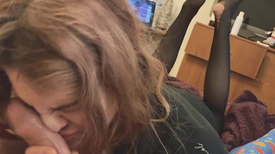 喉嚨雞巴,撕裂的連褲襪和撕裂的高跟鞋很高興見到